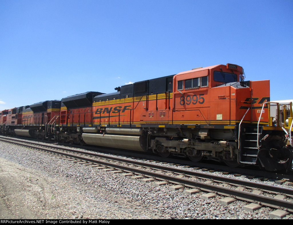 BNSF 8995